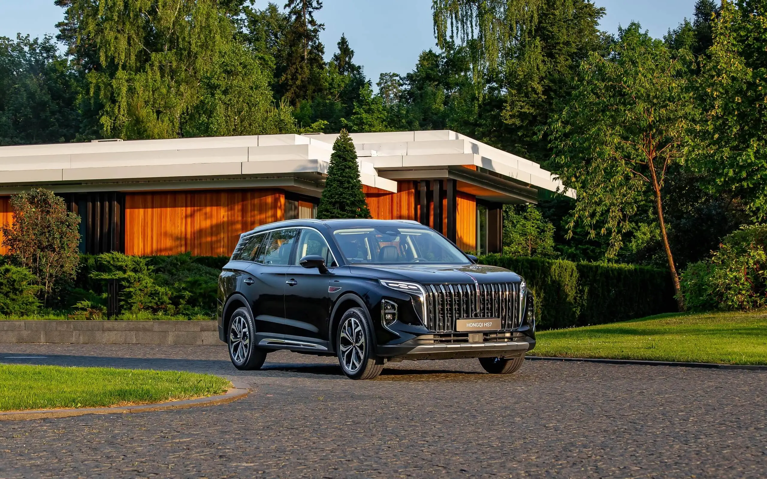 Бренд HONGQI объявляет комплектации и цены нового премиального внедорожника HS7 в России