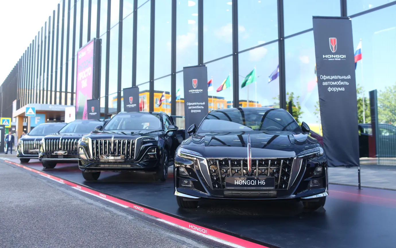 СТАРТ ПМЭФ-2026: HONGQI ПОДТВЕРЖДАЕТ СТАТУС ЛИДЕРА