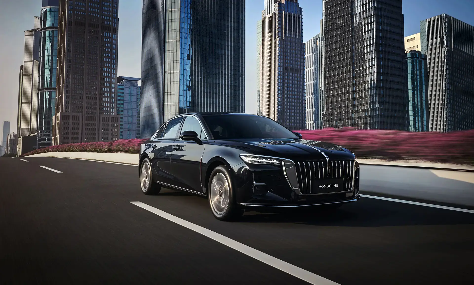 HONGQI представит решения для бизнеса на форуме такси в Екатеринбурге