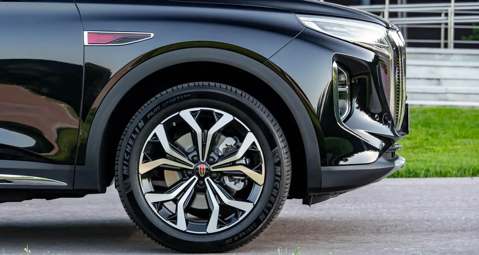 HONGQI HS7 — ПОБЕДИТЕЛЬ В НОМИНАЦИИ «ЗА БЛАГОРОДНУЮ ЭСТЕТИКУ» ПРЕМИИ ЖУРНАЛА MEN TODAY
