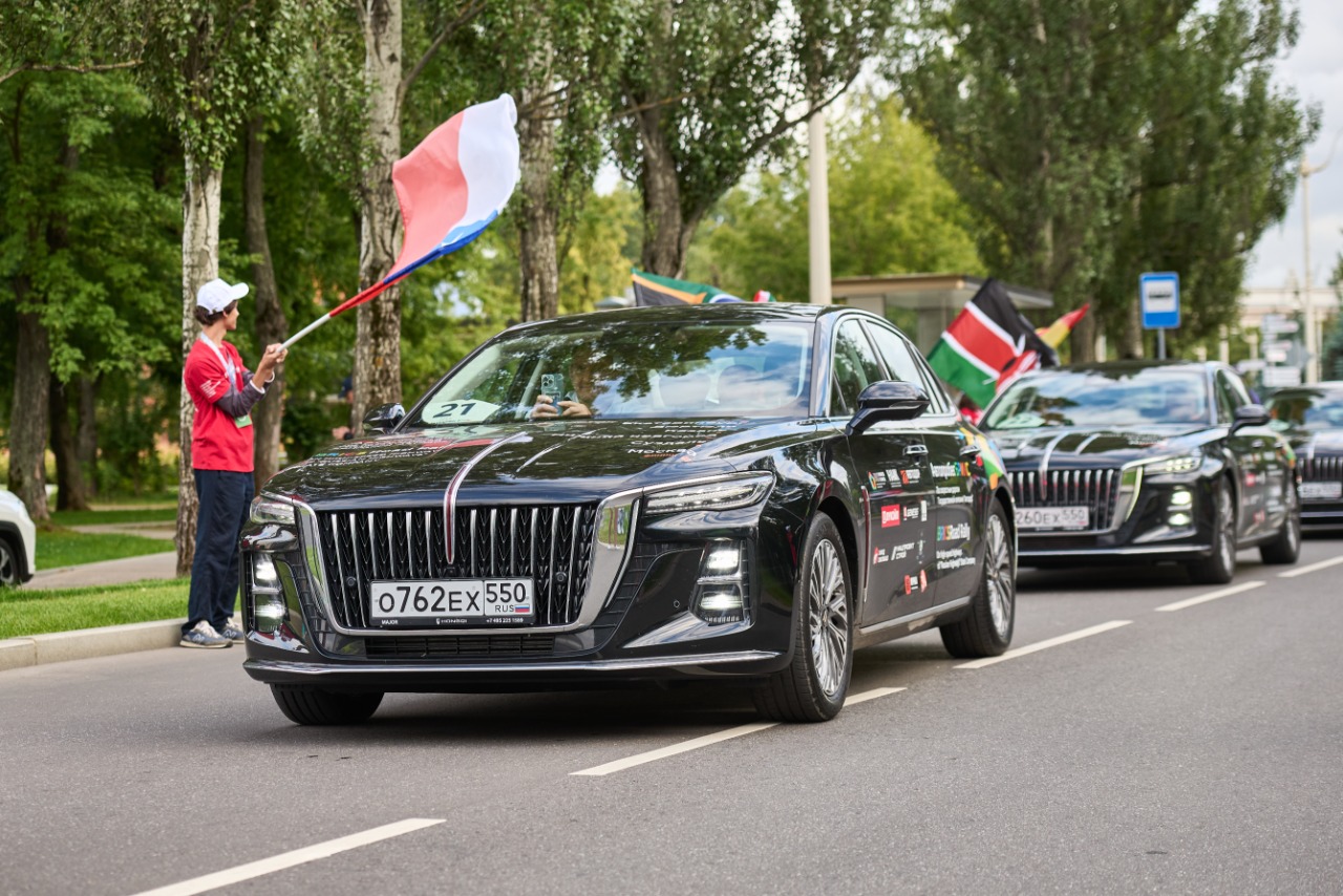 Автопробег БРИКС на автомобилях HONGQI завершился в Москве