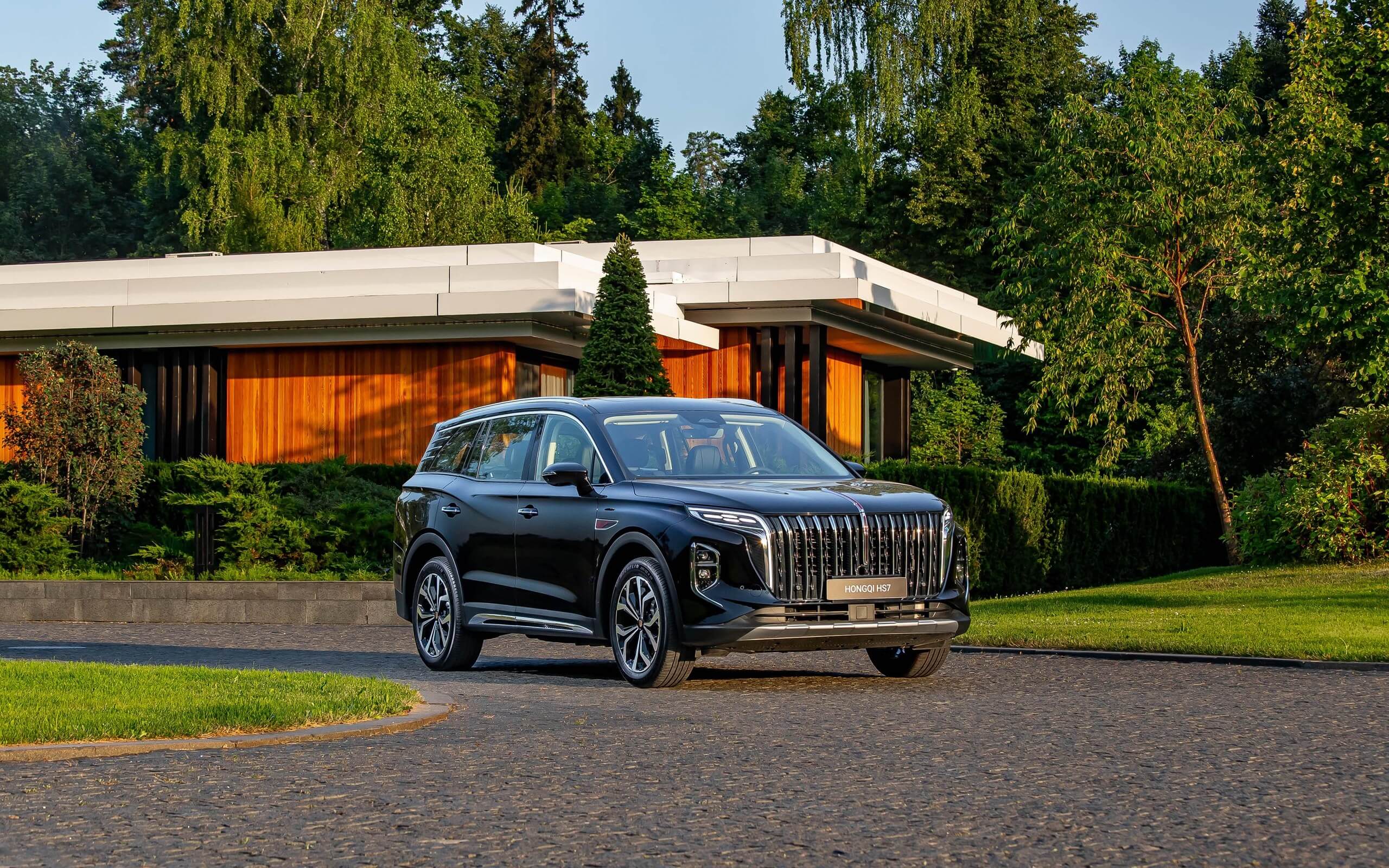 Бренд HONGQI объявляет комплектации и цены нового премиального внедорожника HS7 в России