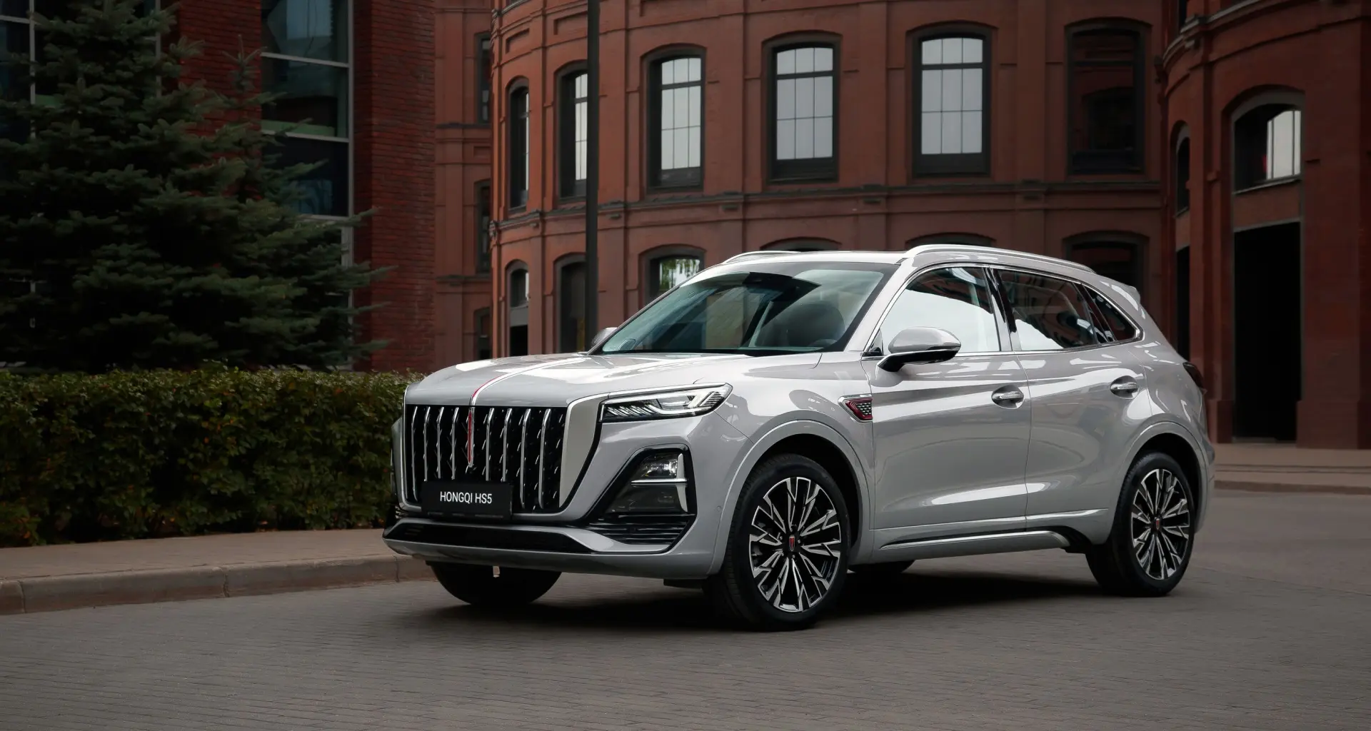 HONGQI В РОССИИ: ПРОДАЖИ В ЯНВАРЕ 2026 ГОДА ВЫРОСЛИ НА 35%