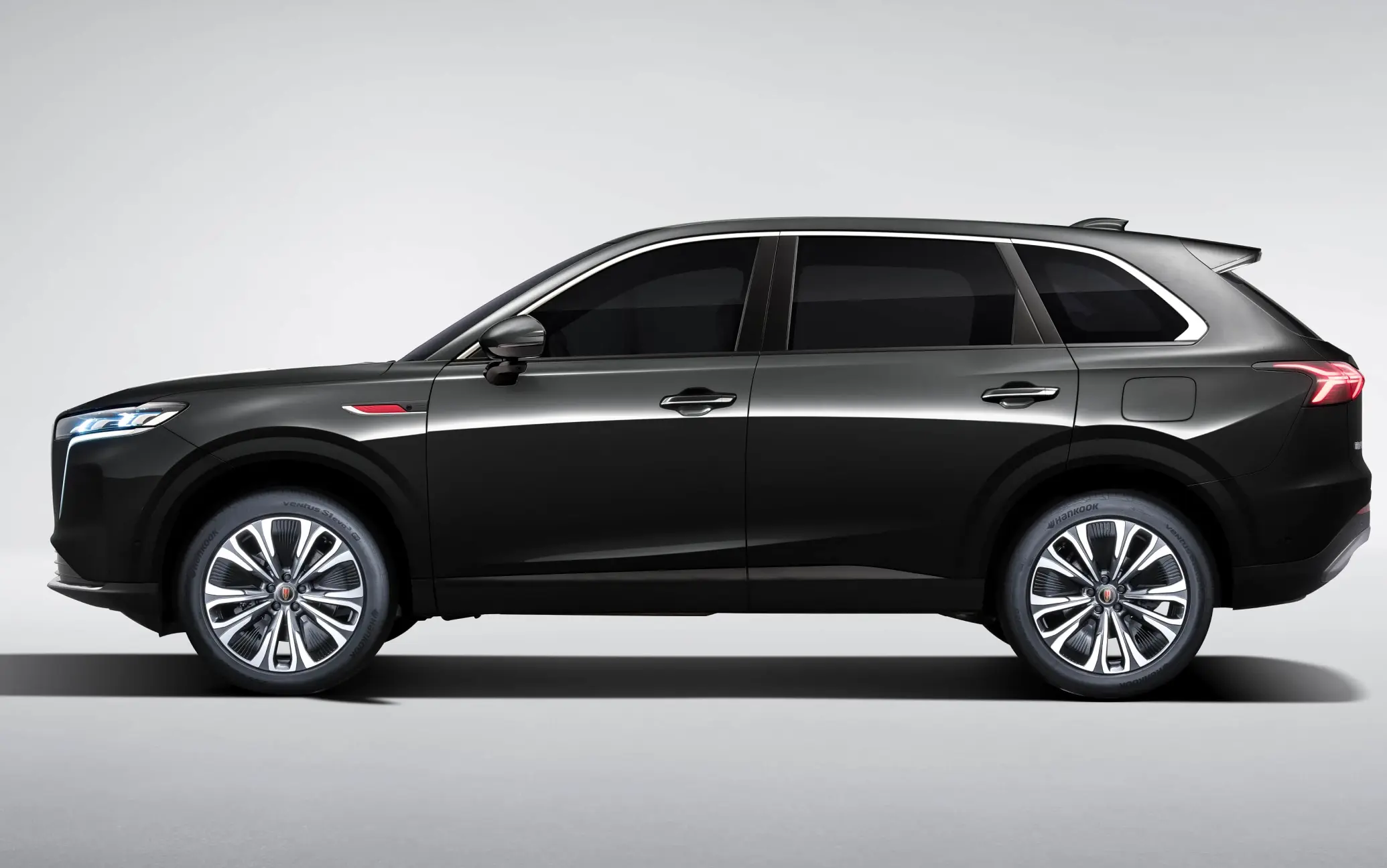 ВПЕРВЫЕ В ИНДУСТРИИ В СЕРИЙНОМ АВТОМОБИЛЕ ДЕБЮТИРУЕТ МОЩНЫЙ ИСКУССТВЕННЫЙ ИНТЕЛЛЕКТ