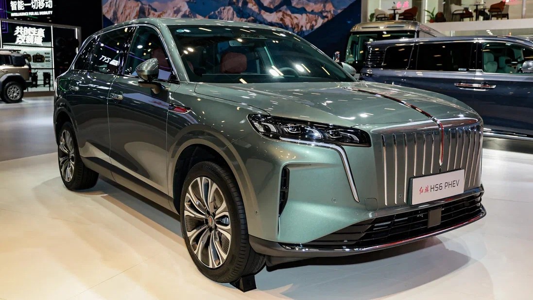HONGQI HS6 PHEV ПОЛУЧИЛ ПРЕСТИЖНУЮ НАГРАДУ «ЛУЧШЕЕ ШАССИ 2026 ГОДА» В КИТАЕ И ГОТОВИТСЯ К ВЫХОДУ В РОССИИ В 2027 ГОДУ